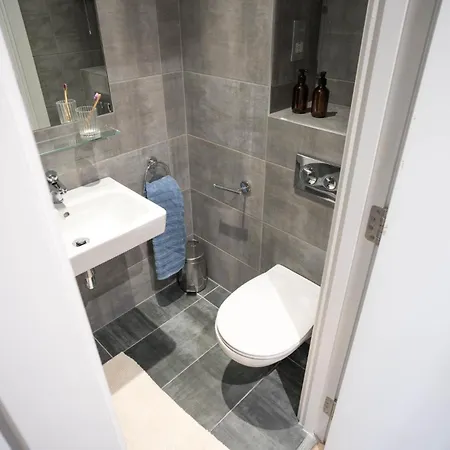 Relaxing Ensuites At Cork Street In Centre * Dublin
