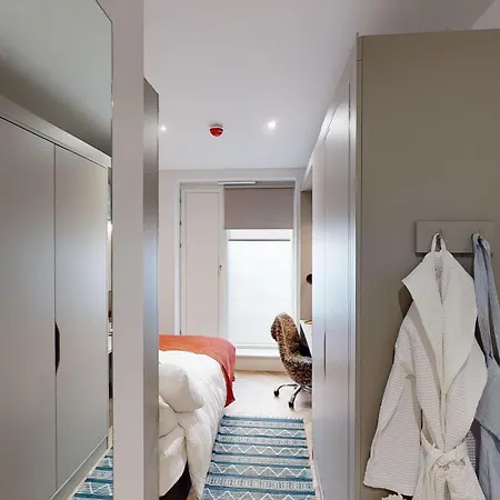 Relaxing Ensuites At Cork Street In Centre Apartment *